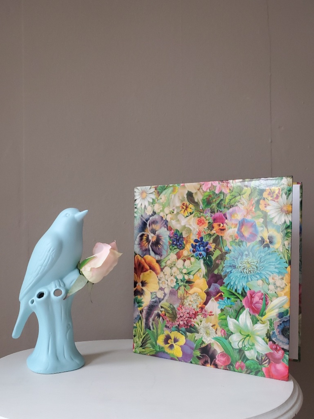 Vintage-style pansy floral decoupage photo album by LaVie, good condition